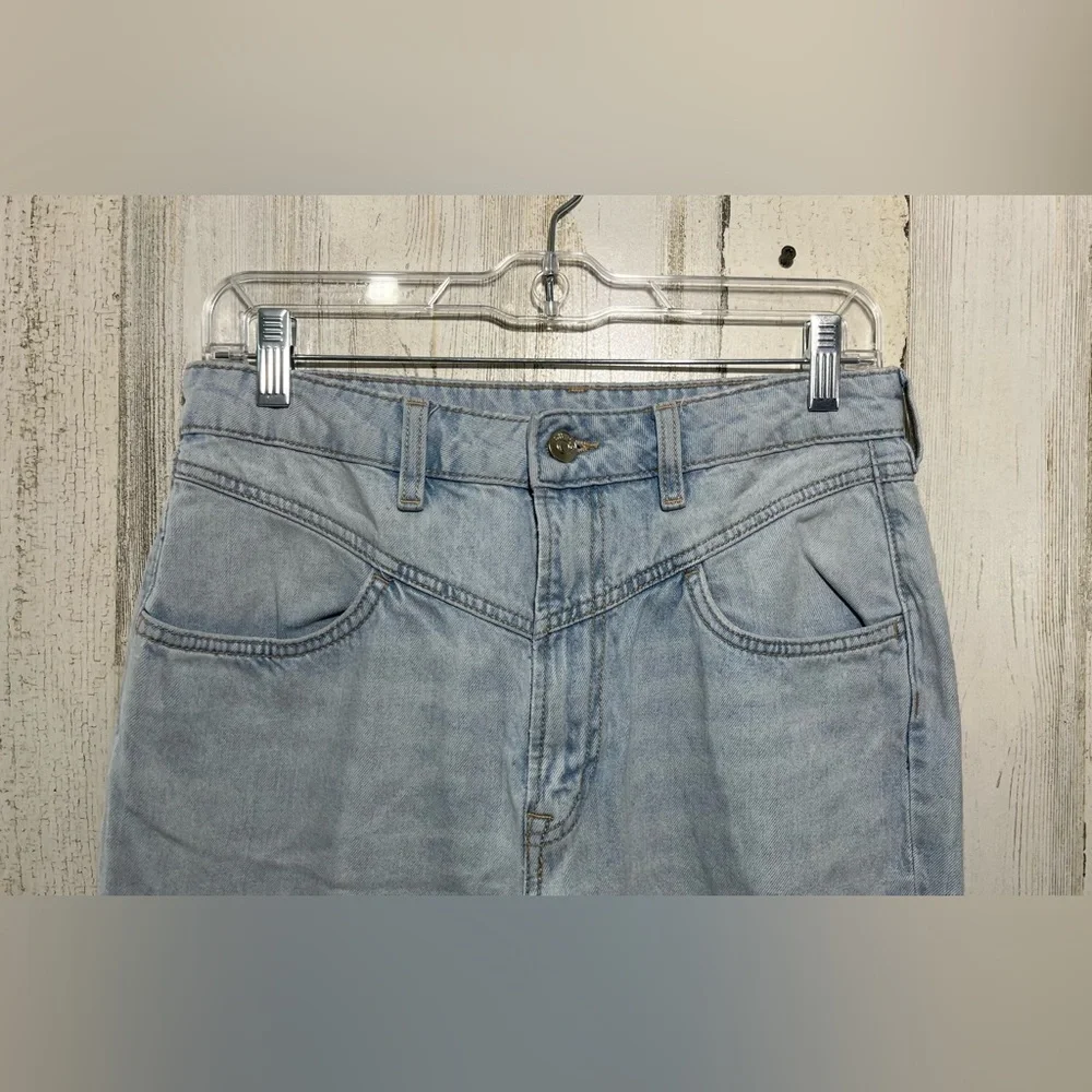 Divided by H & M Light wash Jeans High Waisted Vintage look Size 8 - Picture 2 of 9